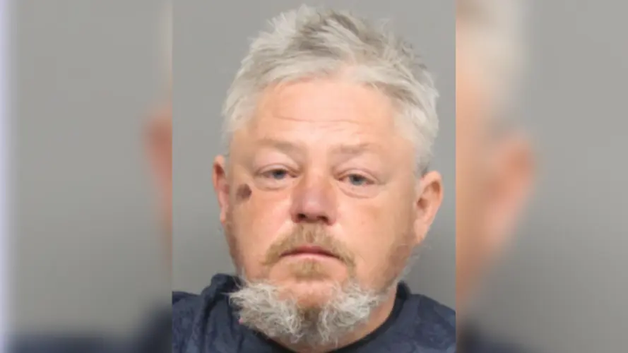 Man arrested for alleged terroristic threats outside of a Lincoln gas station