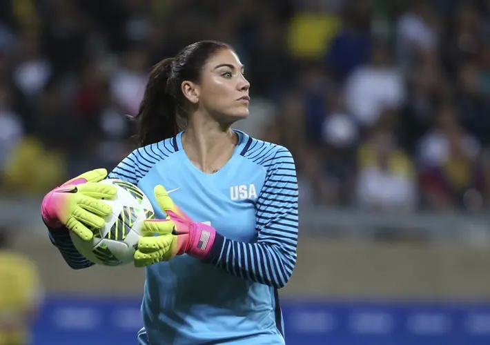 Hope Solo arrested on DWI, child abuse charges