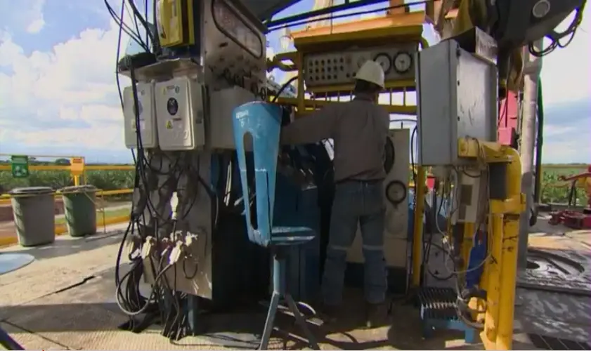 Oil prices fall as OPEC considers output increases