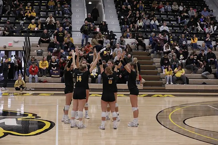 #5 WSC stays perfect with NSIC home sweep over Minnesota State