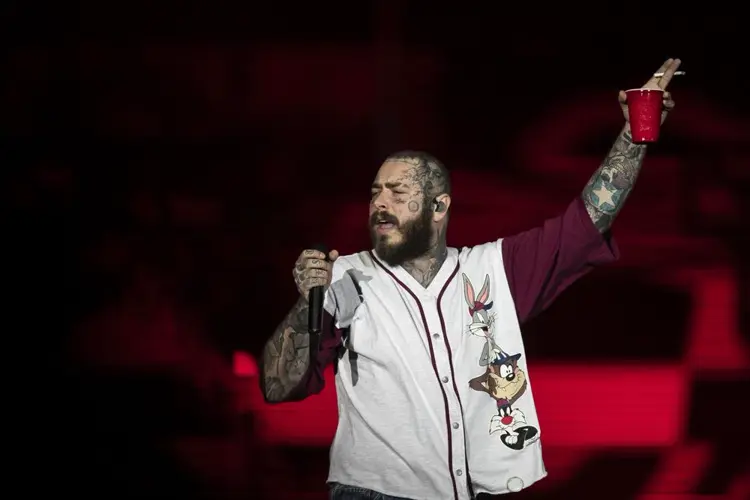 Post Malone, experiencing ‘stabbing pain,’ postpones show