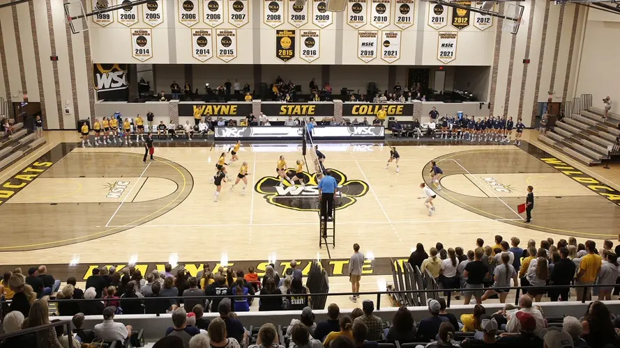 #3 WSC volleyball sweeps Winona State