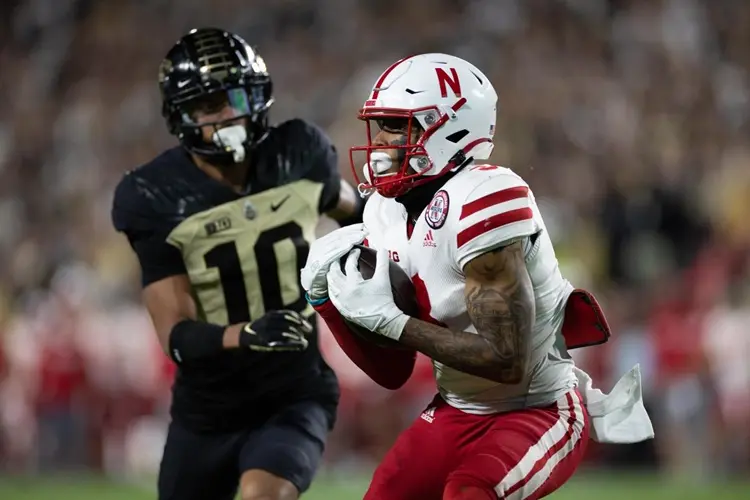 Huskers fall despite Palmer's career day