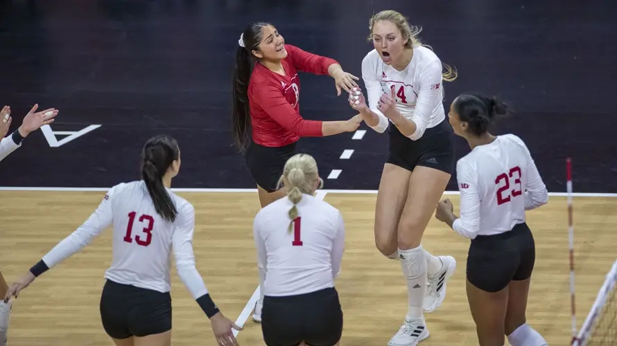 Huskers celebrate 300th consecutive sellout with sweep of Hawkeyes