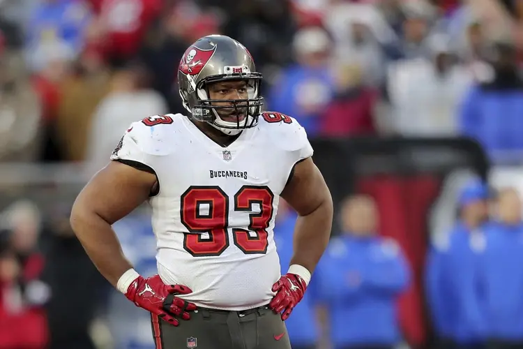 Suh signs with Eagles