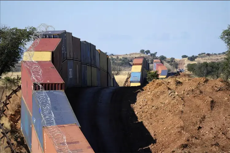 Arizona to remove shipping container wall from Mexico border