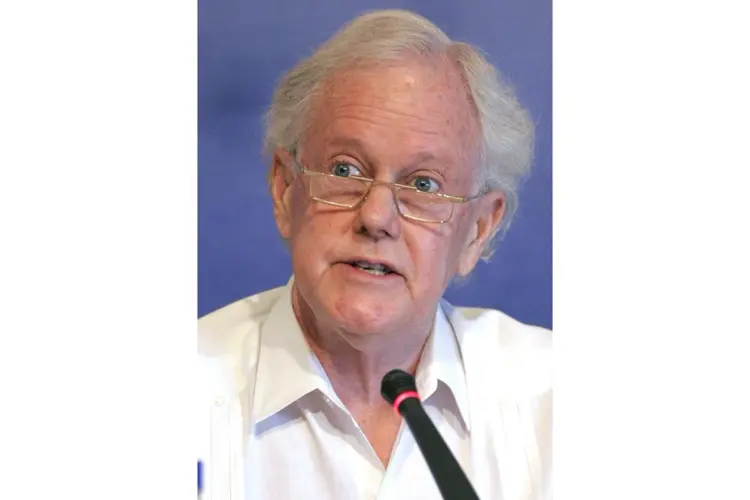 Kansas publisher, Pulitzer chair Edward Seaton dies at 79