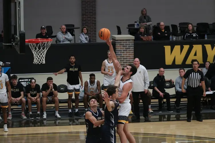 WSC men use free throws to slip past Augustana; Wildcat women see rally fall short
