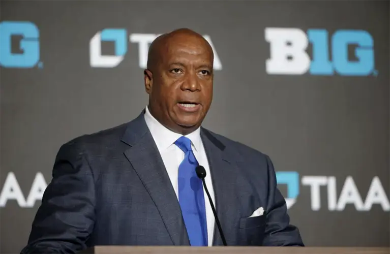 Bears hire Big Ten Commissioner Warren as team president