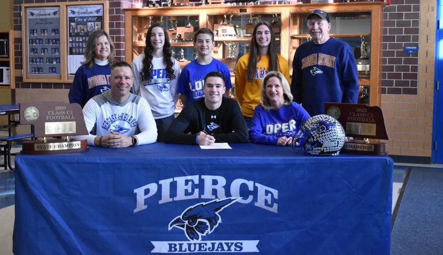 Pierce QB Scholting officially signs with UNK