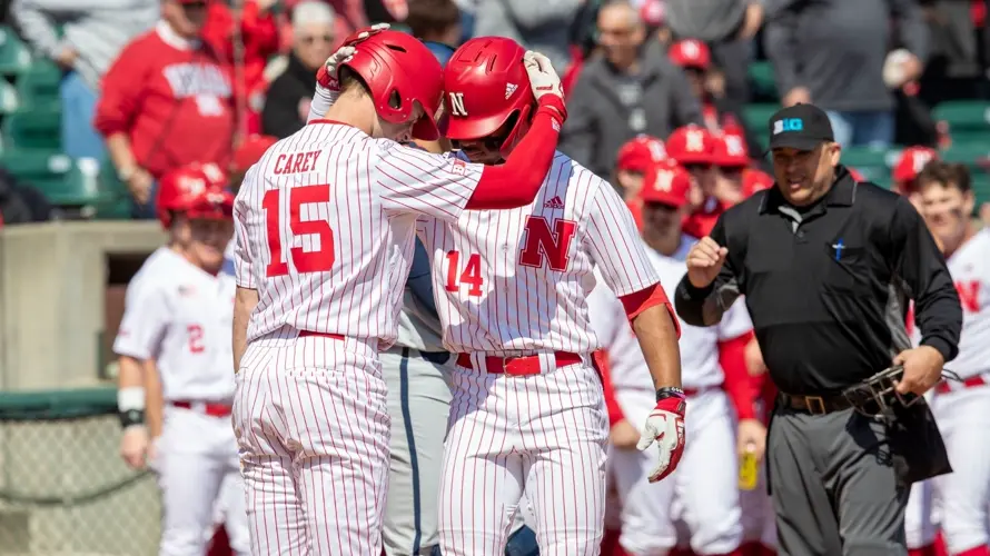 Huskers use the long ball to clinch series against Illini