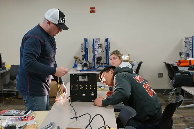 Nebraska renewable energy training programs struggle to recruit students amid national worker shortage