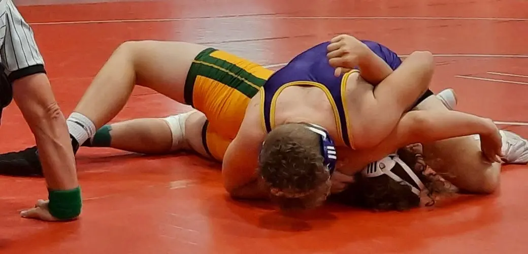Chadron wrestlers split duals at Ogallala