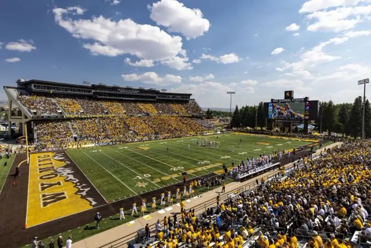 Wyoming football adds four commitments to 2022 recruiting class