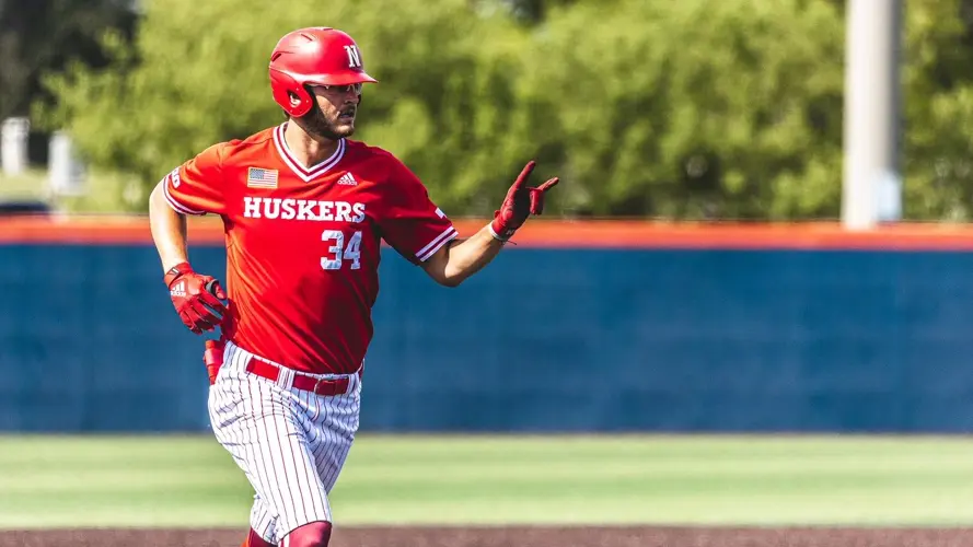 Huskers Take on Oral Roberts in Tuesday Night Tilt