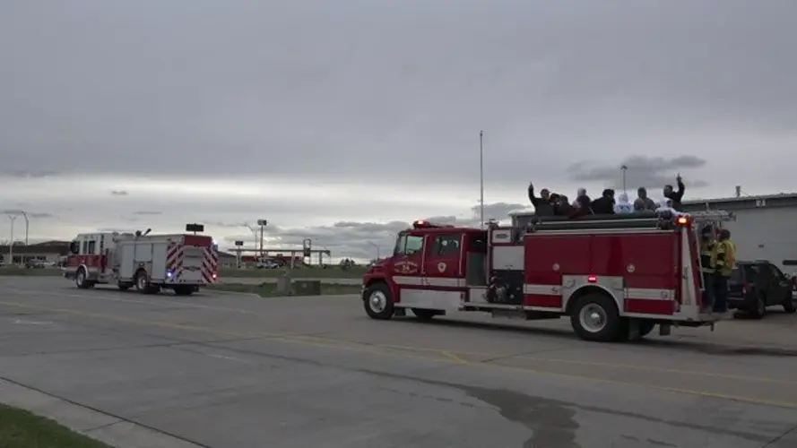 Red Raiders take victory lap around Sidney upon returning home with state championship