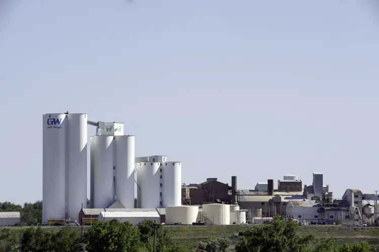 Firefighters respond to blaze at Western Sugar Factory in Scottsbluff