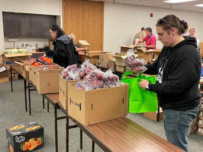 Volunteers lend time at United Way food drive in Sidney