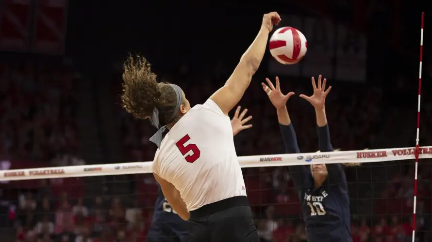 Huskers Fall at No. 5 Wisconsin