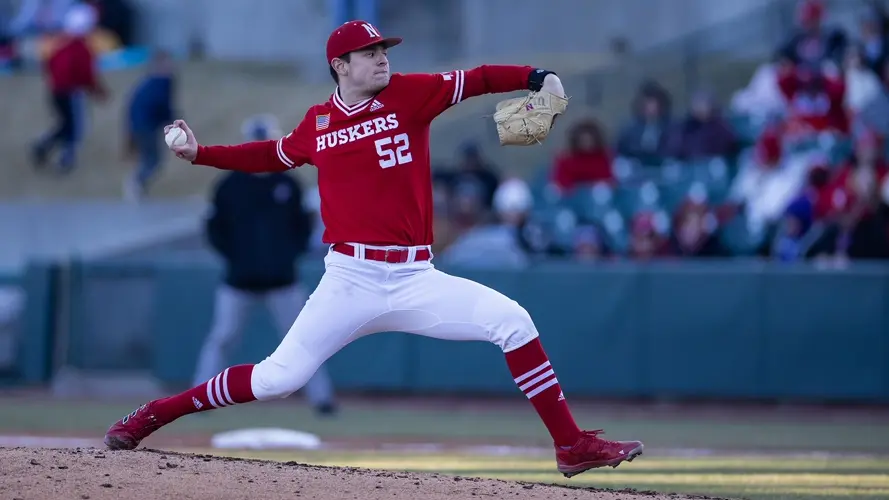 Huskers Falter Against Mavericks on Tuesday