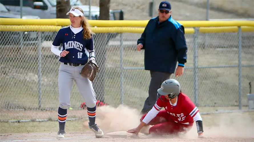 Eagles end losing streak against Mavericks