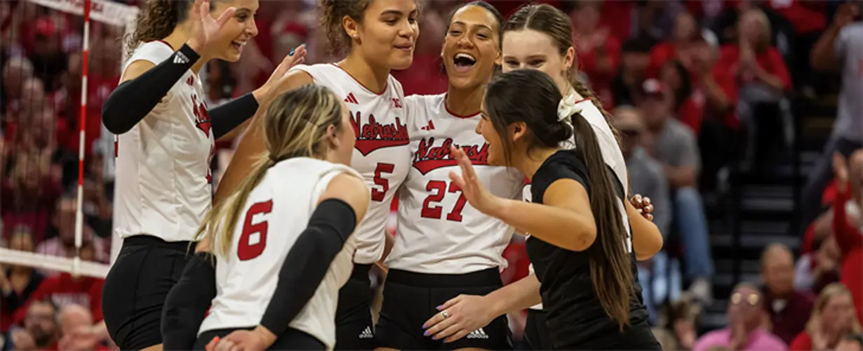 Huskers Set for 1 vs. 2 Battle with Wisconsin