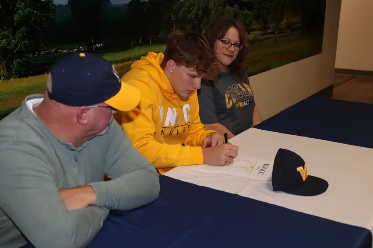 Scottsbluff’s Carter Reisig signs with WNCC baseball