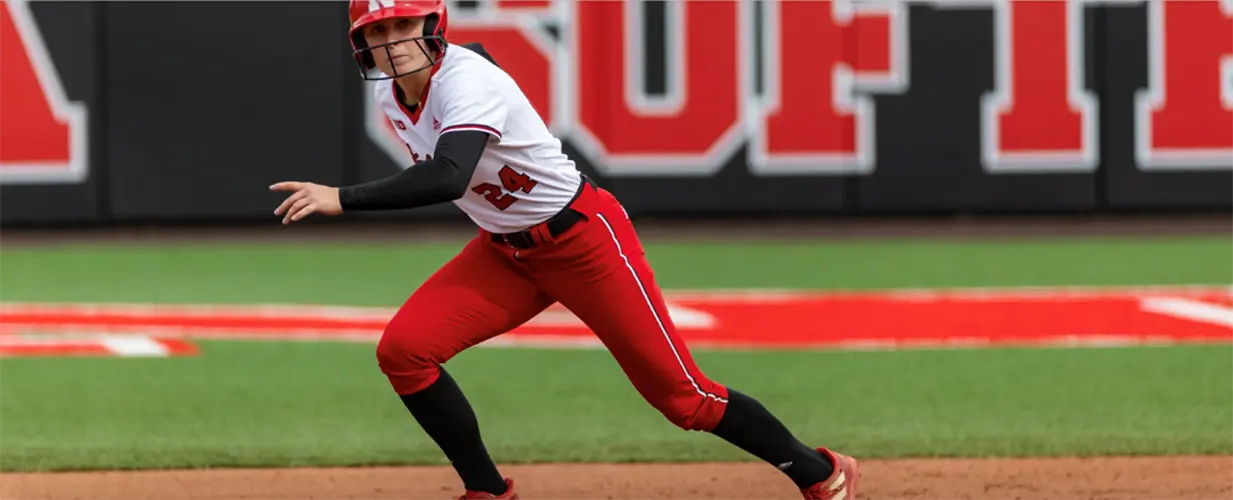 Huskers Fall to Mavs