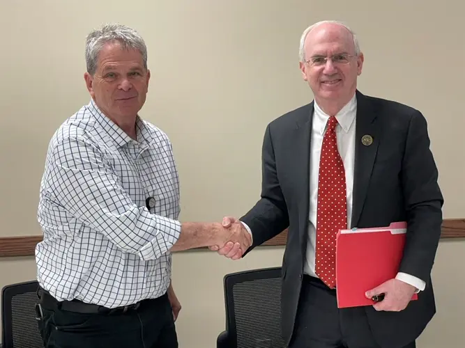 UNMC, Regional West Health Services sign affiliation agreement
