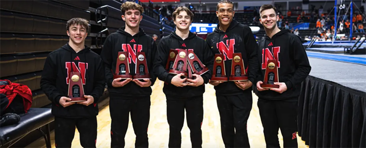 Hong, Young lead Stanford men's gymnastics to 5th consecutive national title