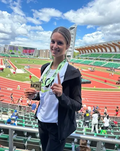 Leeling brings home gold medal from national track and field meet