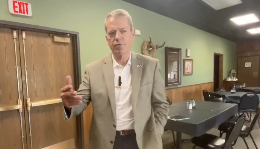 Pillen discusses issues with Alliance voters