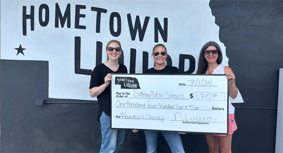 Hometown Liquor, customers support Sidney Raiders speech and drama teams