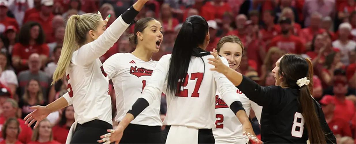 Huskers Bounce Back with Sweep of Bulldogs