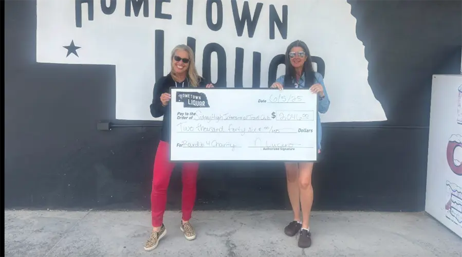 Hometown Liquor supports student travel club