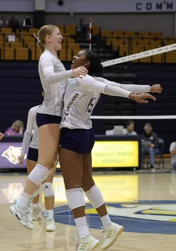 WNCC volleyball tops EWC in five sets
