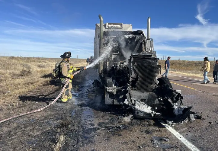 Crews quickly extinguish semi fire hauling cattle near Sterling