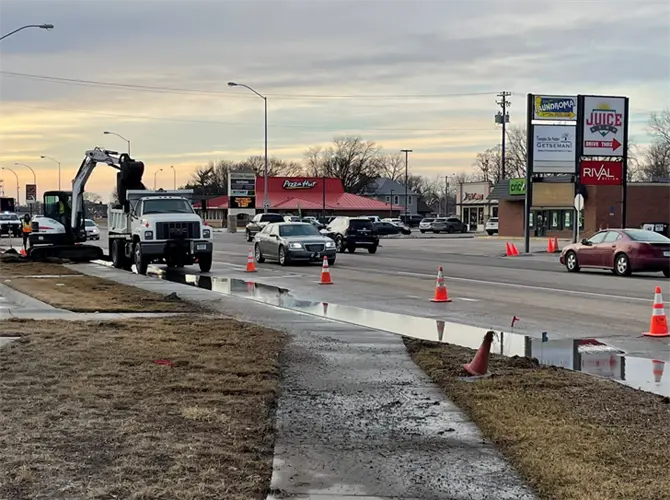 Columbus crew fixes broken water main