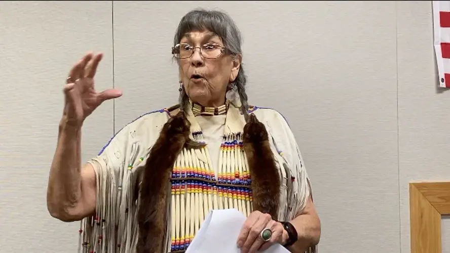 Tales at Native American Artifact Show
highlight tools, trails, captain's marriage