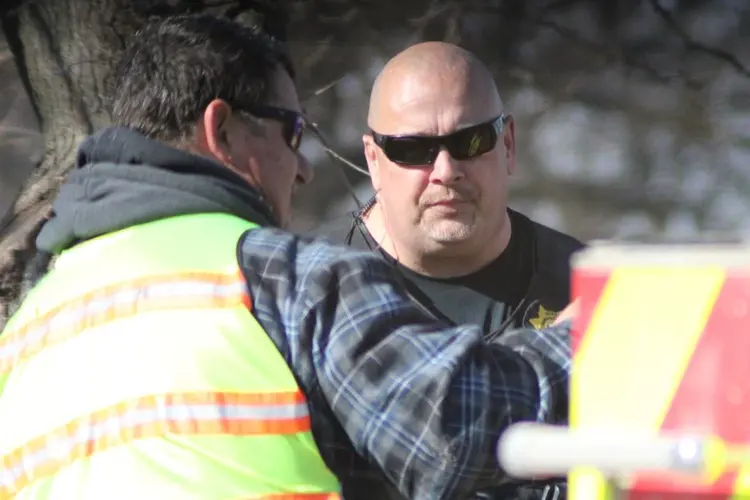 County urges sheriff to work out issues with dispatcher
