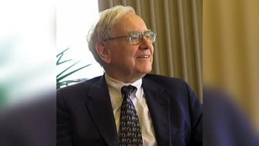 Warren Buffett jumps into local politics to fight streetcar