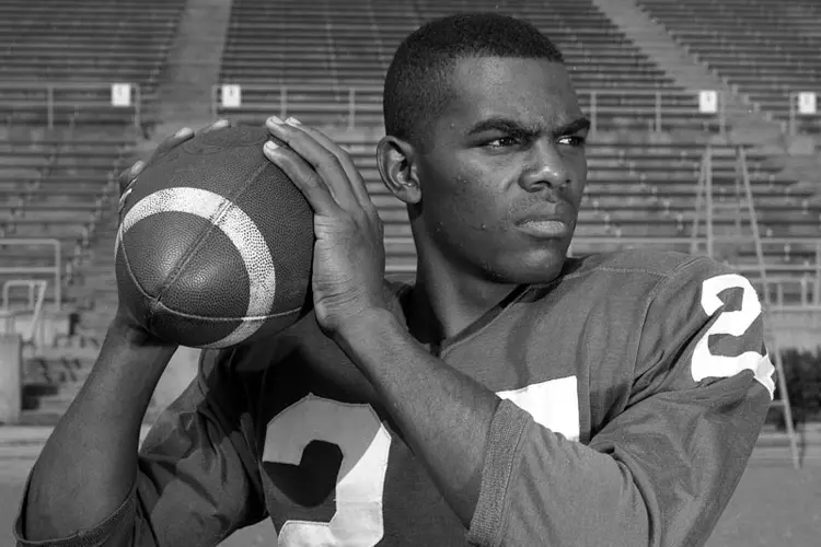 Marlin Briscoe, 1st Black starting QB in AFL, dies at 76