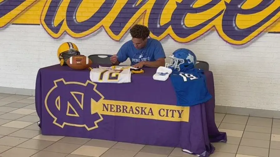 Nebraska City quarterback MJ Nelson signs to Peru State for football