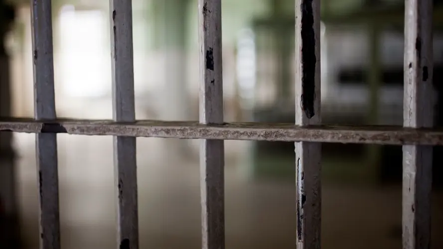 Man gets 2.5 years in prison for not registering as sex offender