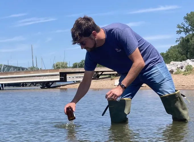 'Toxic algae' fouling Nebraska lakes, raising water quality concerns