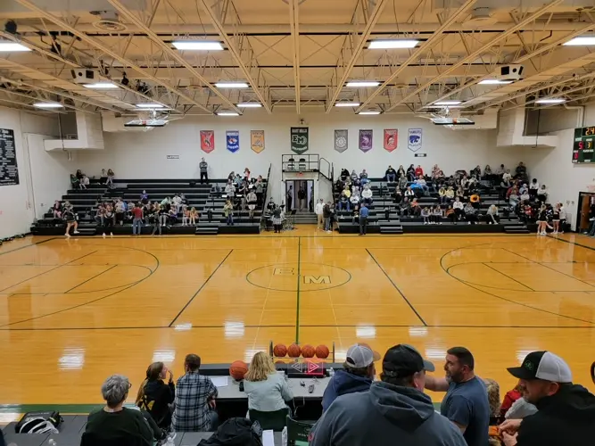 Area Iowa Basketball Teams Split Lopsided Doubleheader
