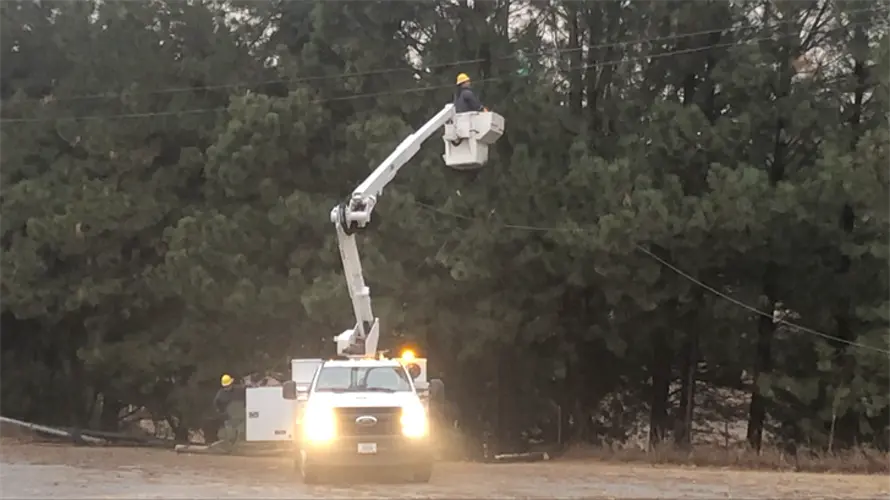 Nearly 2,000 without power in Thayer, Fillmore counties Saturday morning