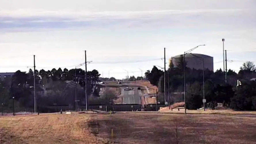 Stalled train shuts down traffic in Lincoln