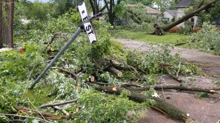 Tornadic storm pounds Wymore, Nebraska