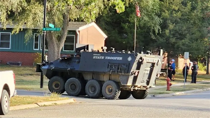 Man arrested following standoff in Lincoln Airpark neighborhood